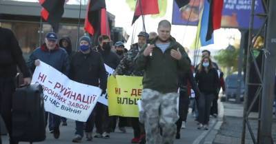 Рабочие завода Большевик вышли на протест против уничтожения предприятия