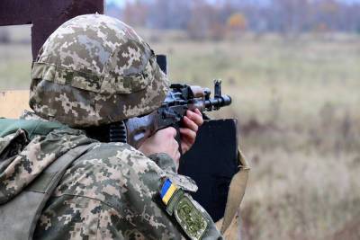 Боевики на Донбассе тяжело ранили украинского военнослужащего