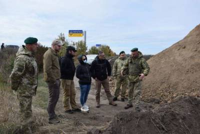 Американские эксперты посетили украинско-российскую границу на Сумщине