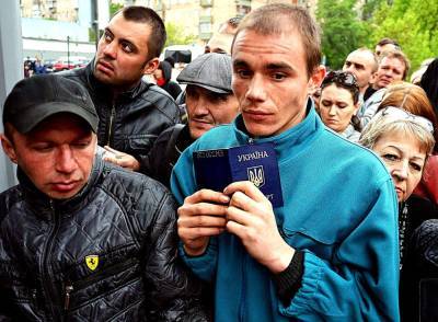 «Украина бросила своих граждан в РФ безо всяких прав» – экс-глава...