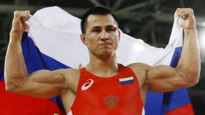 Борец Власов стал трёхкратным чемпионом мира