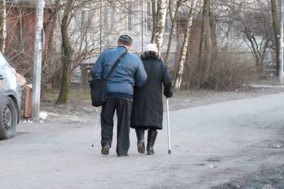 Власти Петербурга могут ужесточить коронавирусные ограничения для пожилых