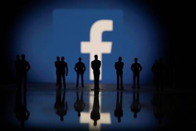 Стало известно о массовых жалобах сотрудников Facebook на компанию