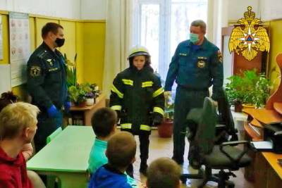 Сотрудники МЧС провели в Смоленских школах уроки противопожарной безопасности