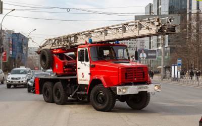 Газовые баллоны эвакуировали из горящего кафе в Ленинском районе Новосибирска