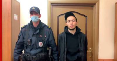 Полицейские рассказали, как задержали мужчин, избивших пассажира в метро в Москве