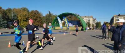 В Славянске проходят соревнования по триатлону (фото)