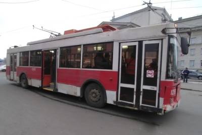 В Саратове водитель автобуса избил водителя троллейбуса в борьбе за пассажиров