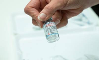 Исландия приостановила COVID-вакцинацию препаратом Moderna