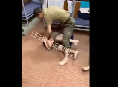 Дагестанцы избили сослуживца в армейской казарме и попали на видео