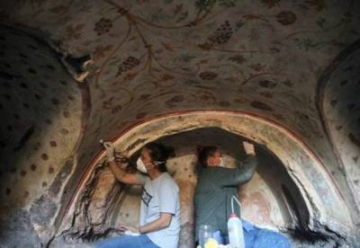 В Турции нашли 400 каменных гробниц, которым 1800 лет (фото)