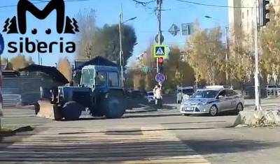 Пьяный томич пытался скрыться от полицейских на тракторе (ВИДЕО)