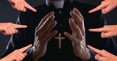 Лоббисты содомии предъявили лживые обвинения католикам Франции - ren.tv - Франция