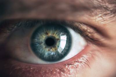 Офтальмолог Комарова рассказала о последствиях коронавируса для зрения