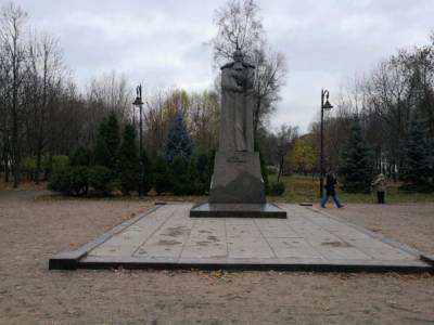 Памятник Николаю Рериху в Петербурге получил художественную подсветку
