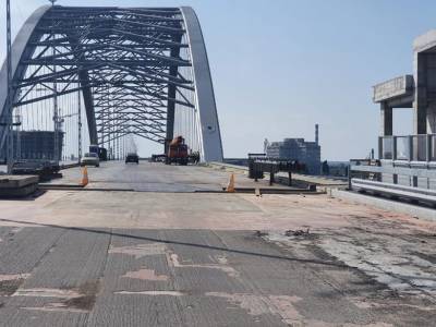 На строительстве Подольского моста у киевлян украли 150 млн гривень