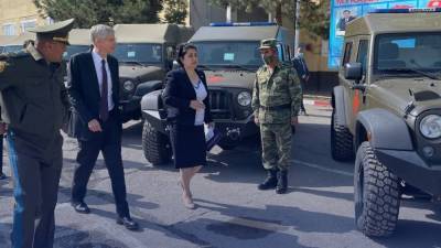 США передали армии Таджикистана внедорожники Jeep J8
