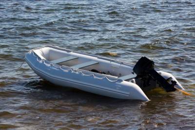 Спасатели обнаружили в Ладожском озере тело мужчины без документов
