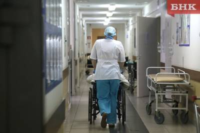 В Эжвинскую больницу врачей заманивают льготами и выплатами за ковидных пациентов