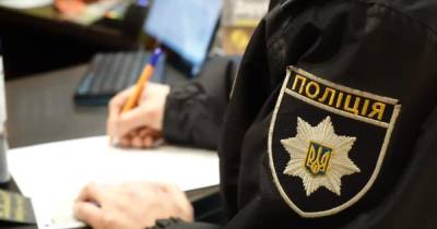 В Киеве на ВДНХ нашли шалаш из гипсокартона, где жила семья с грудным ребенком (видео)