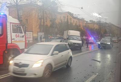 В Невском районе произошла авария с участием четырех автомобилей