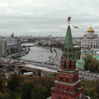 Погода в Москве не спешит переходить на зимние рельсы