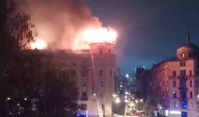 В историческом центре Петербурга загорелся жилой дом