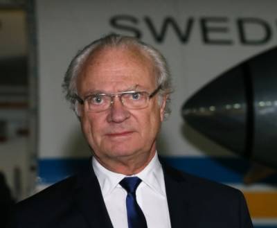 Король Швеции заявил о поспешности снятия COVID-ограничений