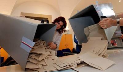 Оппозиционеры обошли правящую партию на парламентских выборах в Чехии