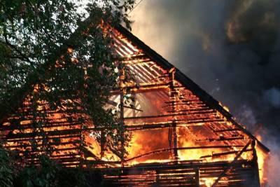 В Лужском районе Ленобласти сгорела баня