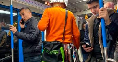 «Человек-суп» в московском метро попал на видео и развеселил россиян