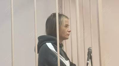 Суд отпустил петербурженку, задержанную за снимок в трусах
