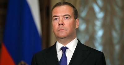 Медведев допустил ограничение антипрививочников в правах