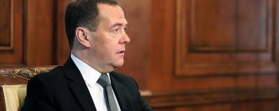 Дмитрий Медведев заявил, что необходим баланс между вакцинацией и правами человека