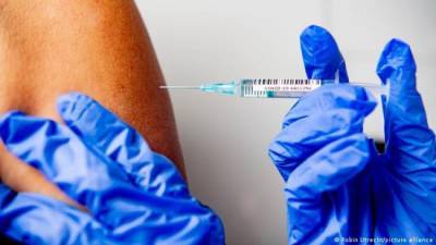 Число сделанных в мире прививок от коронавируса превысило 7 млрд