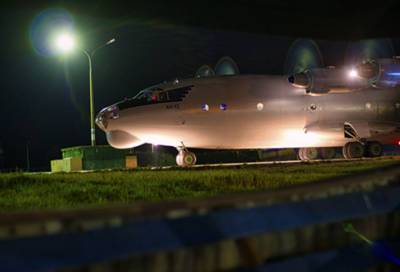 Экипажи транспортных самолётов ЗВО провели ночные полёты в Ленинградской области
