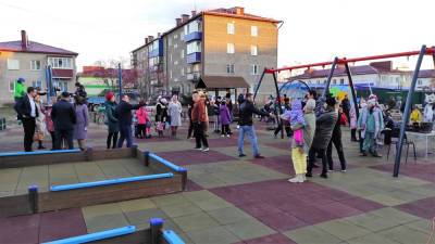 В Аниве открыли площадку с игровой и спортивной зонами
