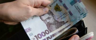 Украинцы отнесли в банки рекордную сумму налички: статистика