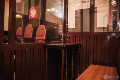 Суд отпустил оголившуюся на фоне петербургского собора блогершу