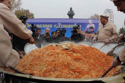 Праздник плова прошел в воскресенье в столице Таджикистана — видео