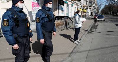 Киев на жестком карантине: школы ушли на дистанционку, а в метро без COVID-сертификата лучше не ходить