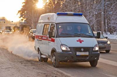 Ирина Большакова - Три человека провалились в яму с кипятком возле лицея в Новосибирске - runews24.ru - Новосибирск