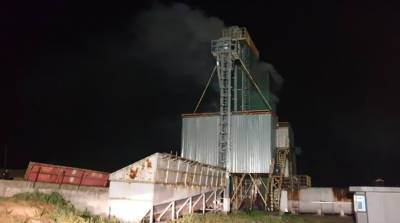 В Толочинском районе ночью горел зерносушильный комплекс