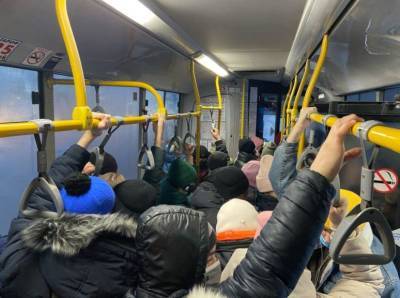 Новосибирцы пожаловались на давку в автобусах и метро в нерабочий понедельник 1 ноября
