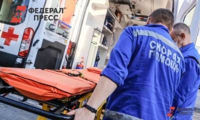 В центре Новосибирска три человека провалились в яму с кипятком