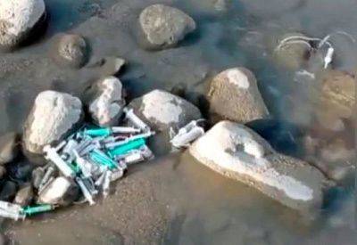 В дагестанской реке обнаружена свалка медицинских отходов. На месте происшествия работает следственная группа