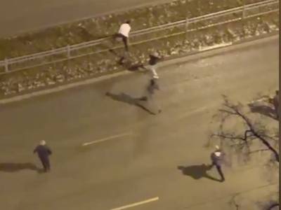 В Екатеринбурге семеро человек с битами напали на прохожего