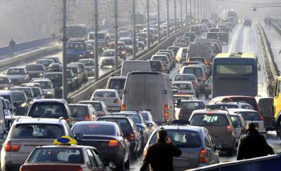 Киев в первый день локдауна сковали дорожные пробки (КАРТЫ)