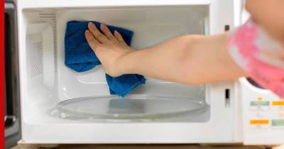Как быстро очистить микроволновку: 5 способов облегчить уборку на кухне