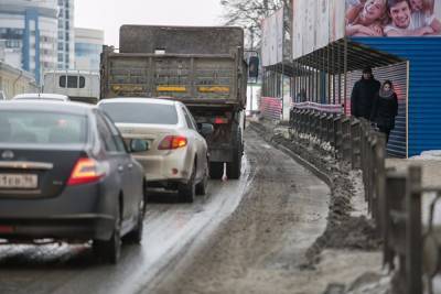 В первый «нерабочий день» на улицах Екатеринбурга стало в три раза меньше машин